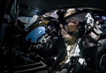 Корабль Virgin Galactic впервые взлетел в «космос» с пассажиром на борту